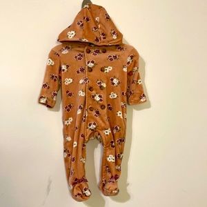 Nicole Miller Onesie With Hood Excellent Condition: 0-3M